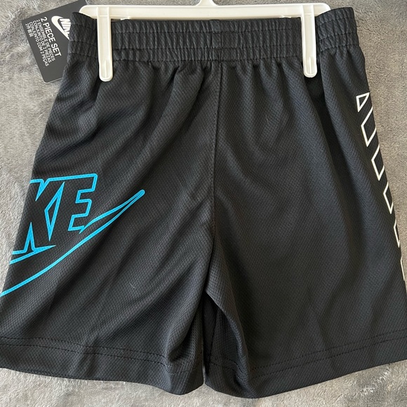 Nike - Picture 3 of 3